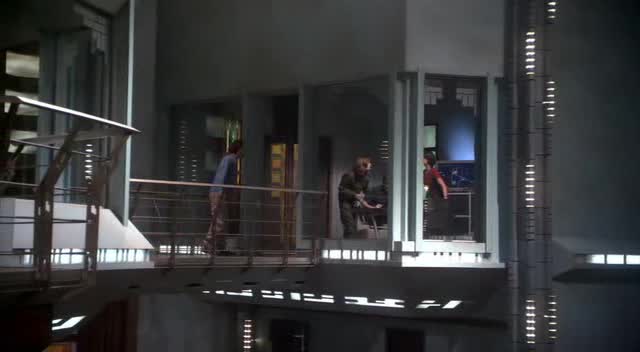 sga 01x19 V oblezeni 1cast   The Siege part1