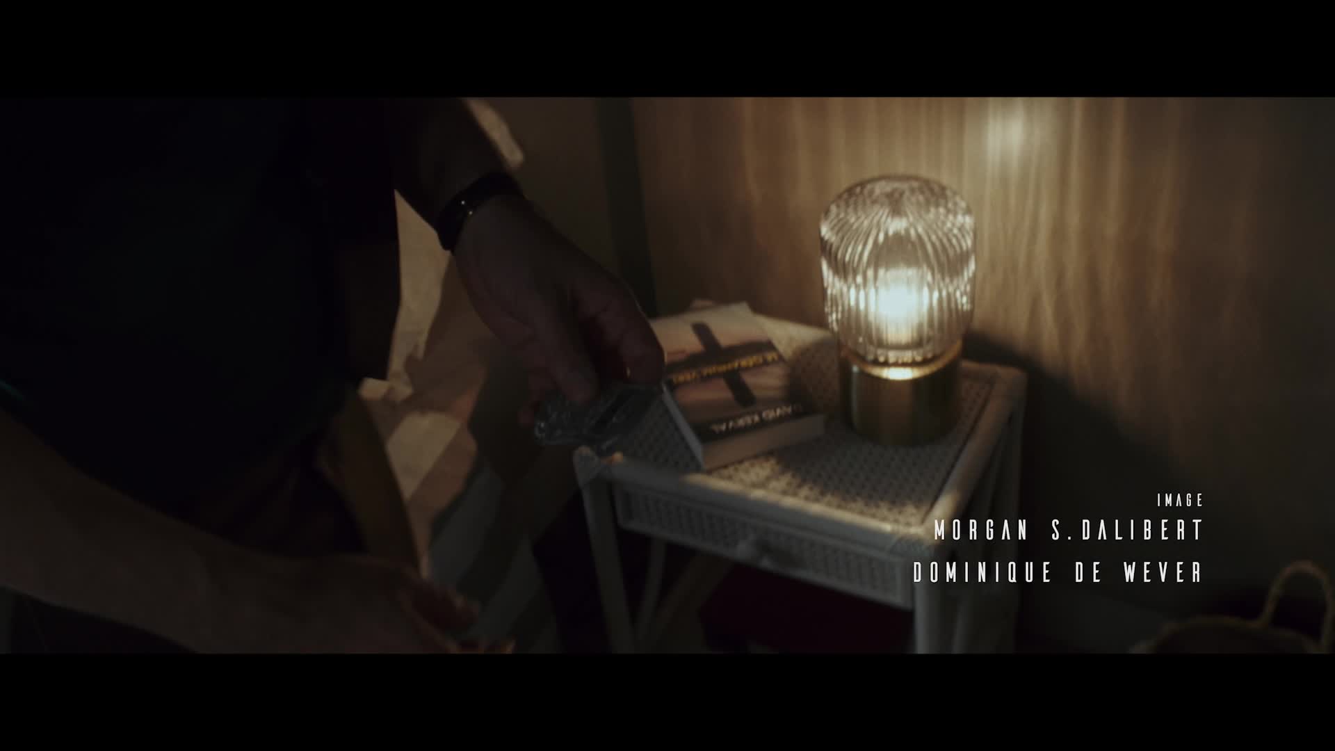 Navstevnici - Visitors S01E01 CZ dabing HD 1080p