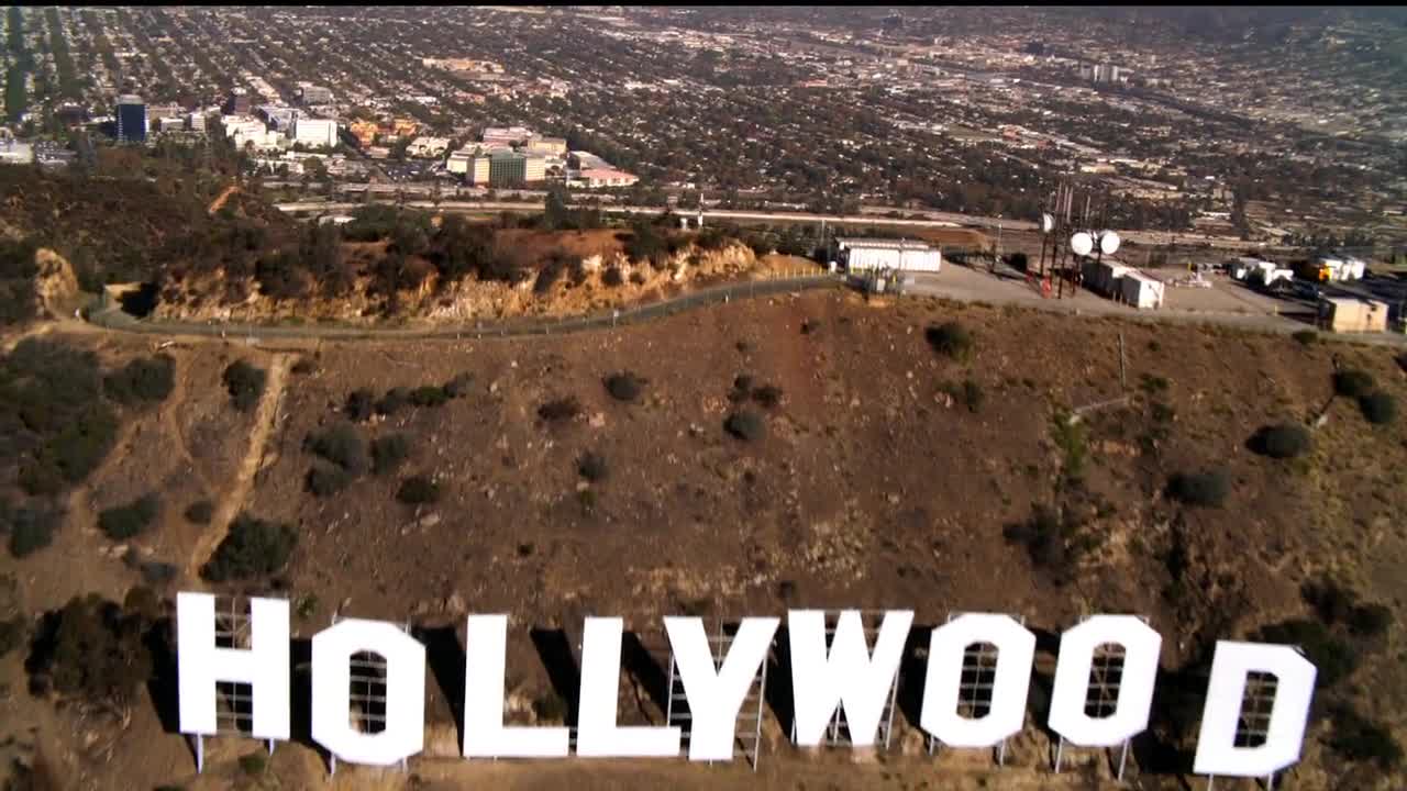 Zdravim  damy    Hello Ladies The Movie   2014 BRrip HD720p CZdabing